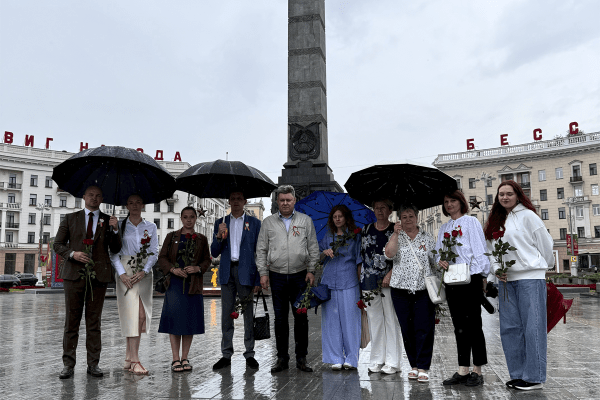 Народное возложение цветов