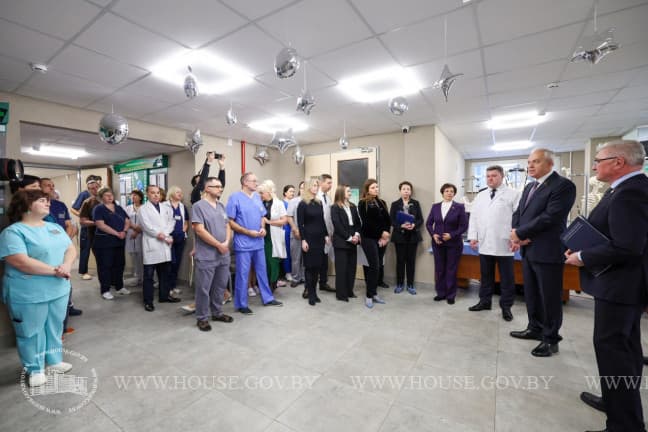 29 декабря депутаты Палаты представителей во главе с И.П.Сергеенко посетили РНПЦ травматологии и ортопедии